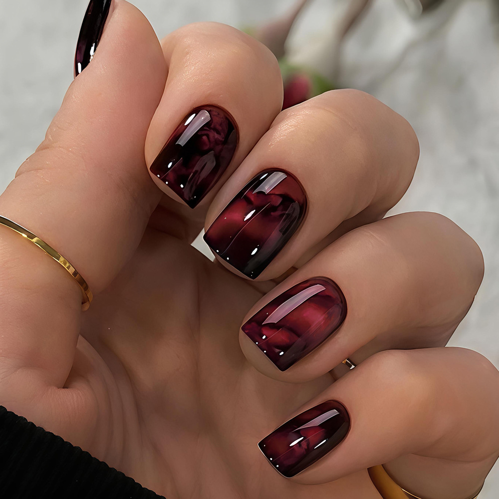 24 قطعة من الأظافر الاصطناعية  - مراجعة Nail Art Glossy وسعره