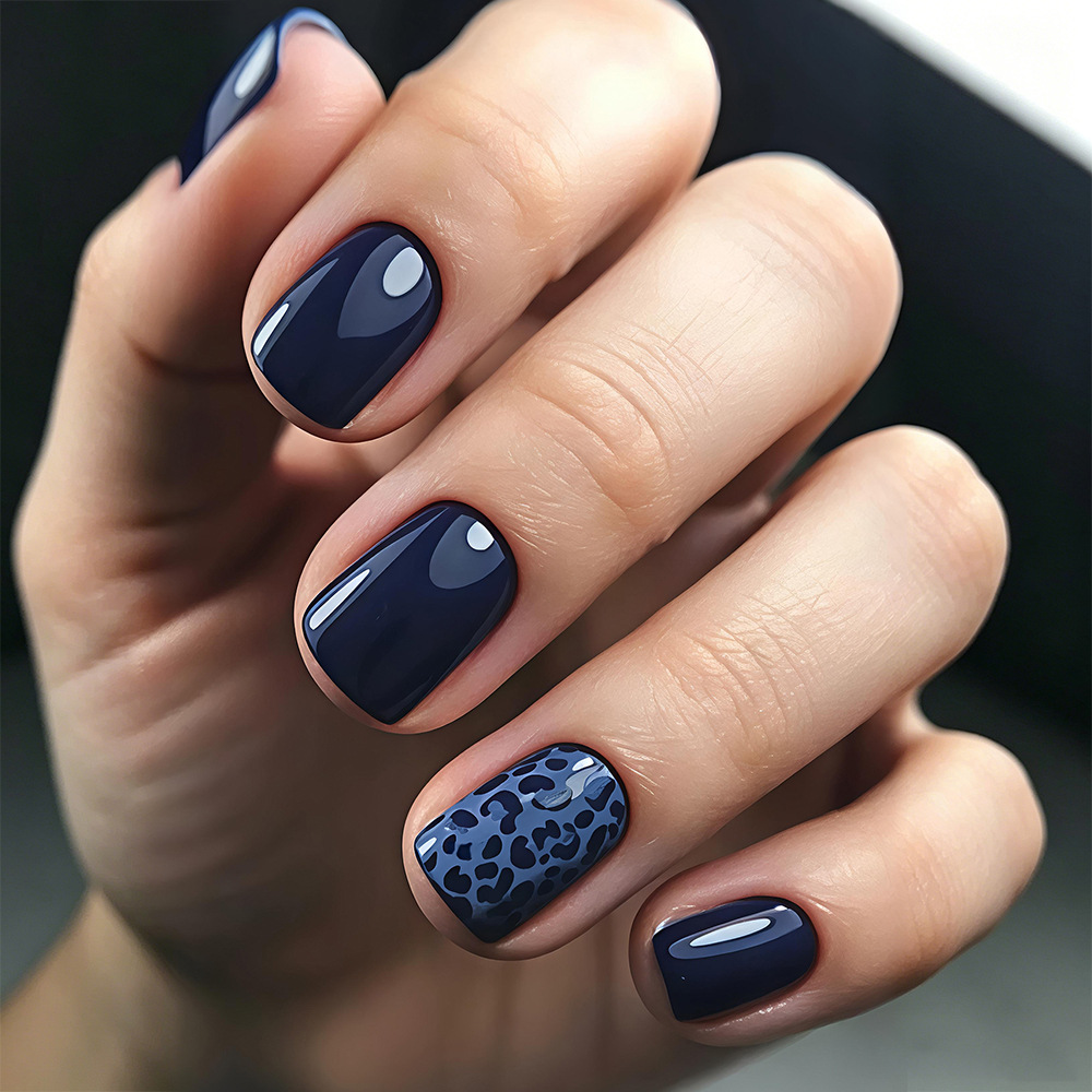 24 قطعة من الأظافر الاصطناعية  - مراجعة Nail Art Glossy وسعره