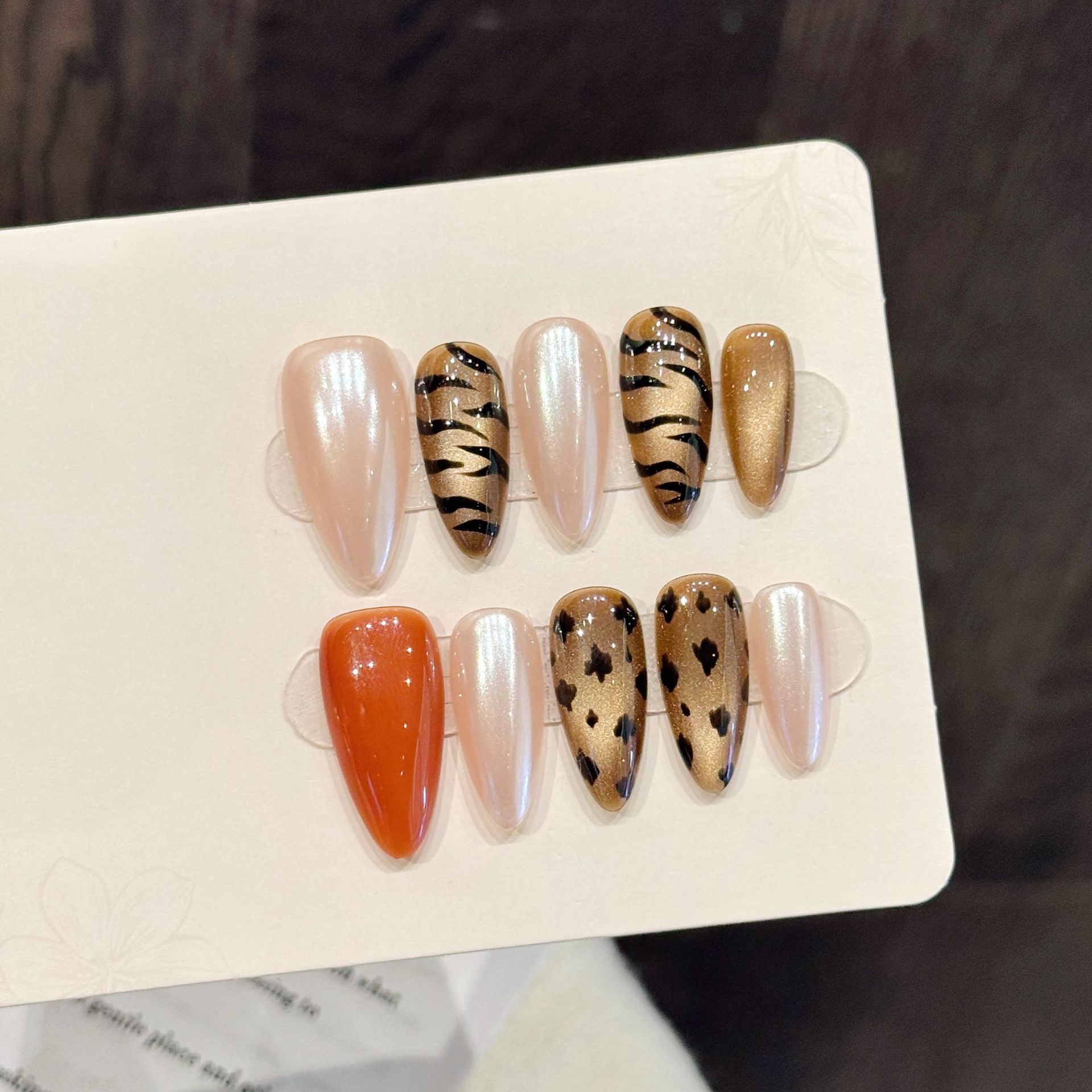 10 قطعة اللوز اليدوية الصحافة  - مراجعة Nail Art Zebra Design وسعره