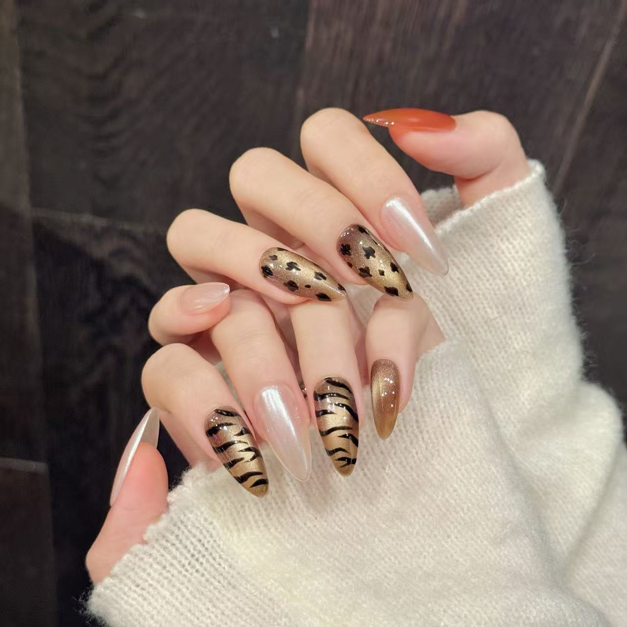 10 قطعة اللوز اليدوية الصحافة  - مراجعة Nail Art Zebra Design وسعره