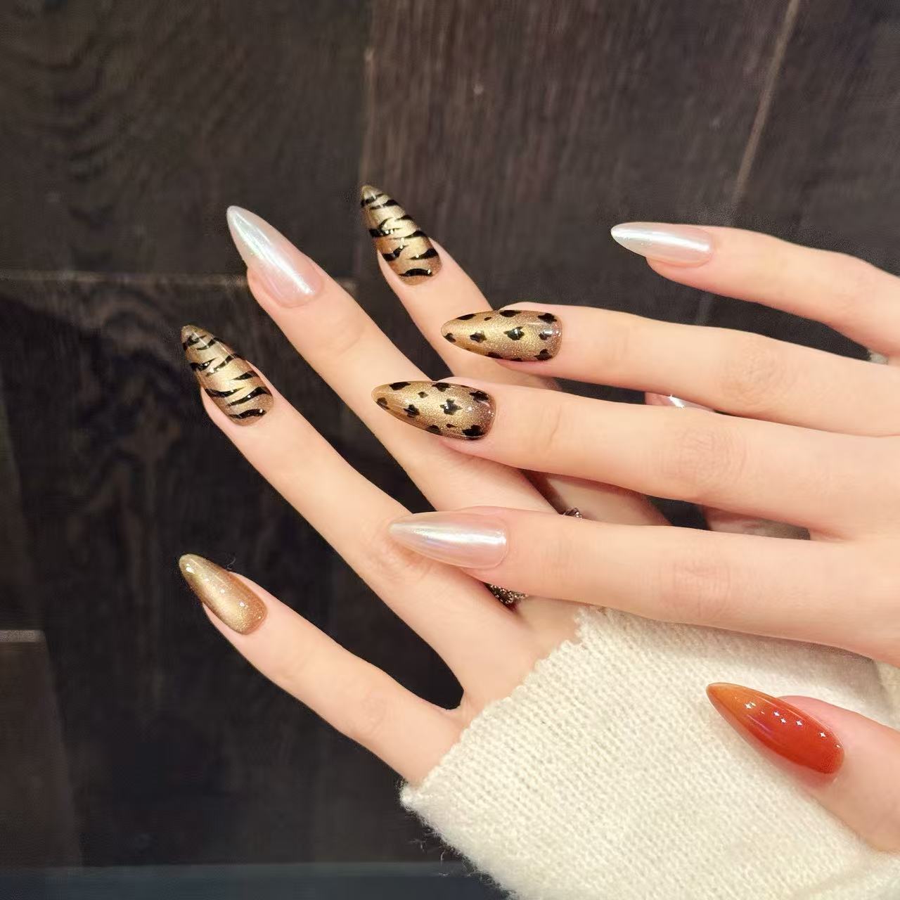 10 قطعة اللوز اليدوية الصحافة  - مراجعة Nail Art Zebra Design وسعره