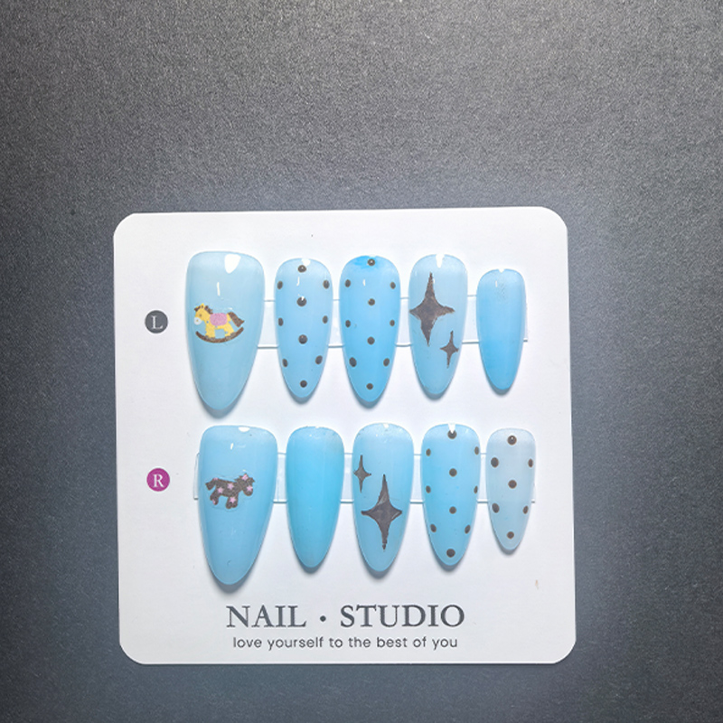 10 قطع من الأظافر الاصطناعية ا - مراجعة Nail Art Glossy وسعره